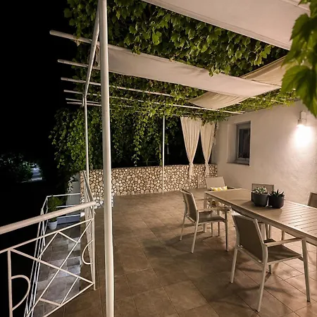 Theonprivehouse * Kinira