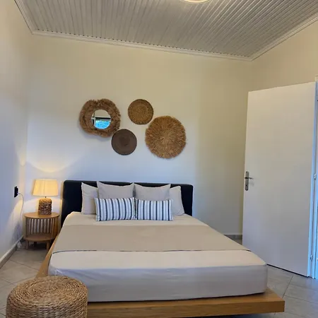 Theonprivehouse * Κοίνυρα